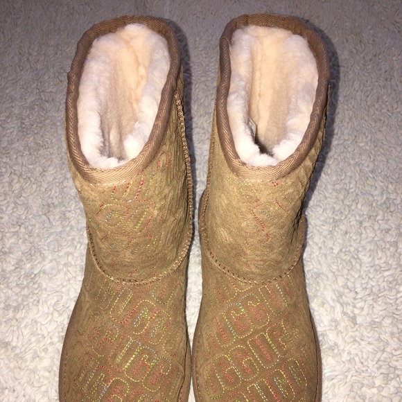 UGG - Picture 2 of 12